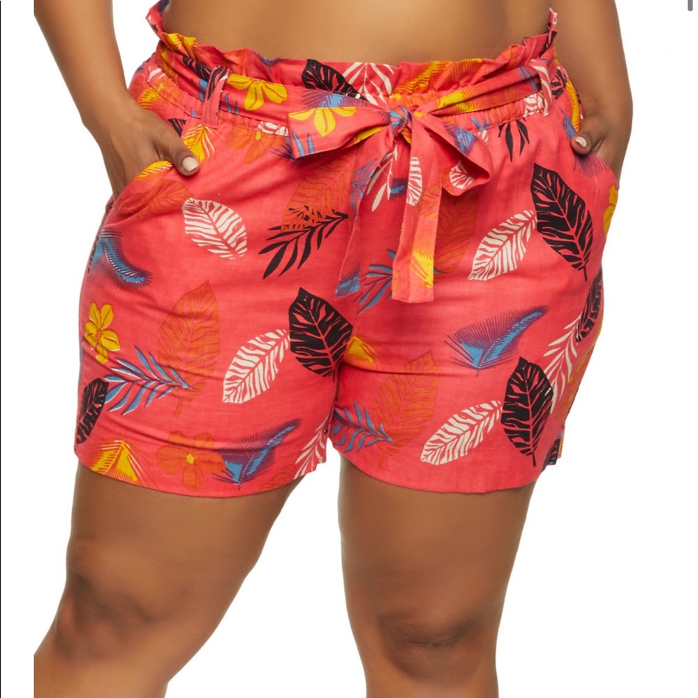 Plus Size Leaf Print Tie Waist Linen Shorts